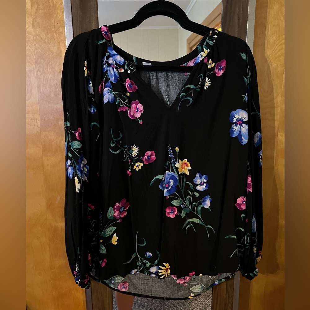 Old Navy. Flower blouse. Size XL.